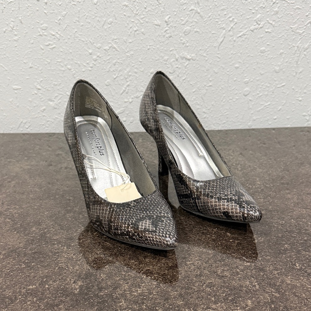 NWT Comfort Plus by Predictions Snakeskin Patterned Heels